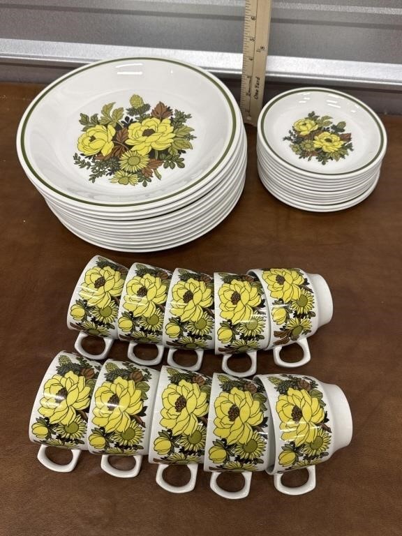Vintage 1970s Grindleys "Mayflower" Plates and Mugs - 30+ pcs Dinnerware Set
